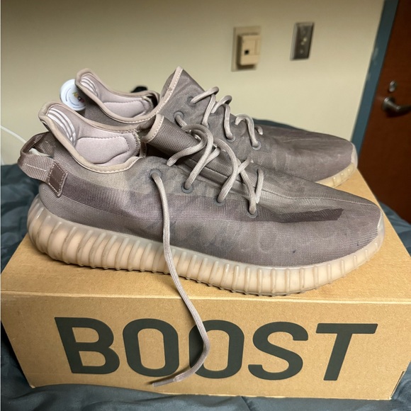 Size 13.5 - adidas Yeezy Boost 350 V2 Mono Mist - GW2871 - Picture 1 of 6